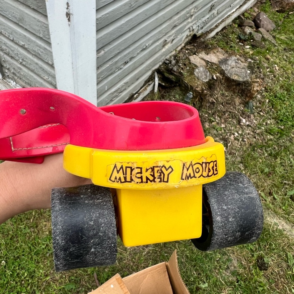 vintage size adjustable mickey roller blades for kids
